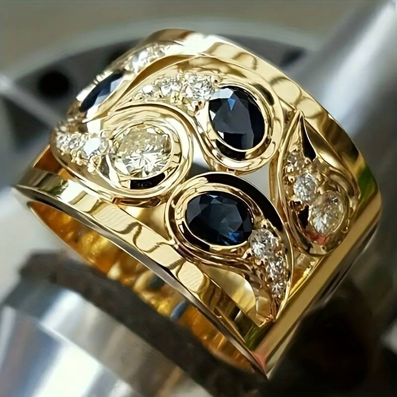 Elina – Vintage Goldener Ring mit Zirkon Verziert