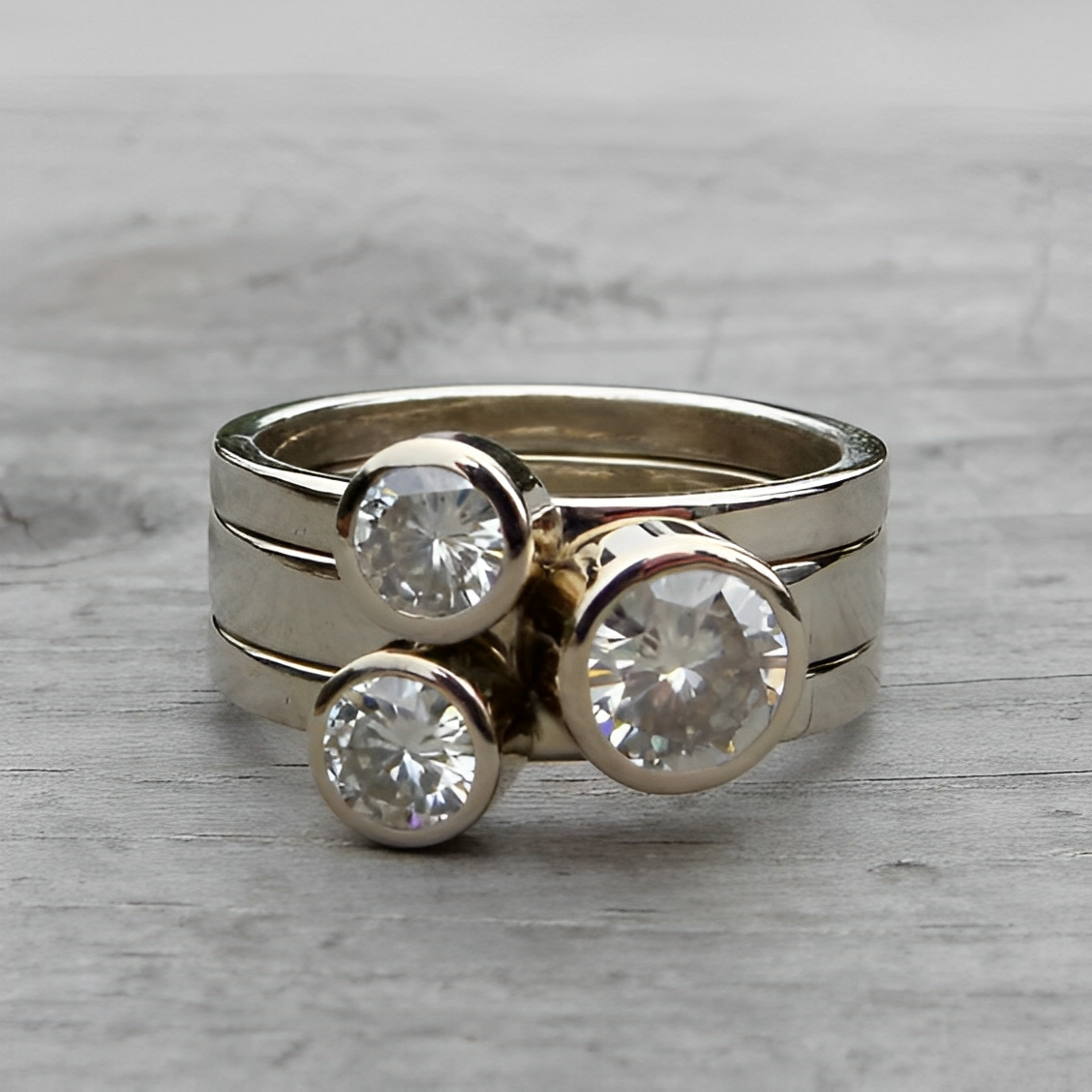 Viviane – Vintage-Ring mit Dreifacher Schicht Zirkonia