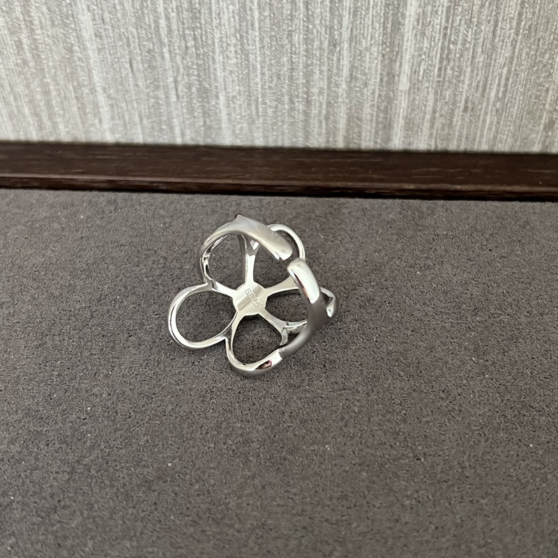 Alizee – Ring Blütenblatt aus Sterlingsilber