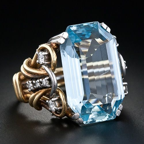 Eliane – Retro-Ring mit intensivem blauem Zirkonia