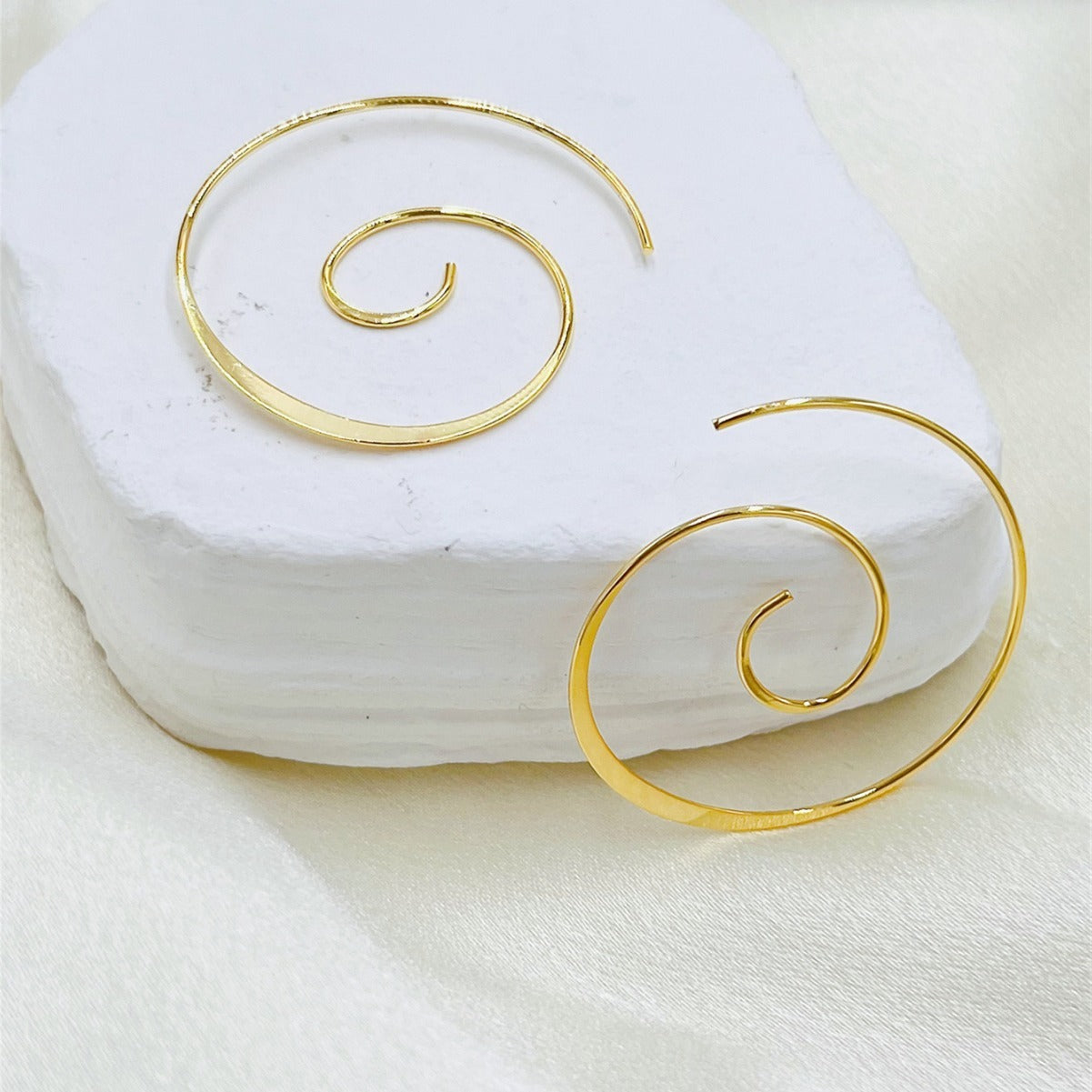 Yara – Boho-Spiral-Ohrringe in Silber