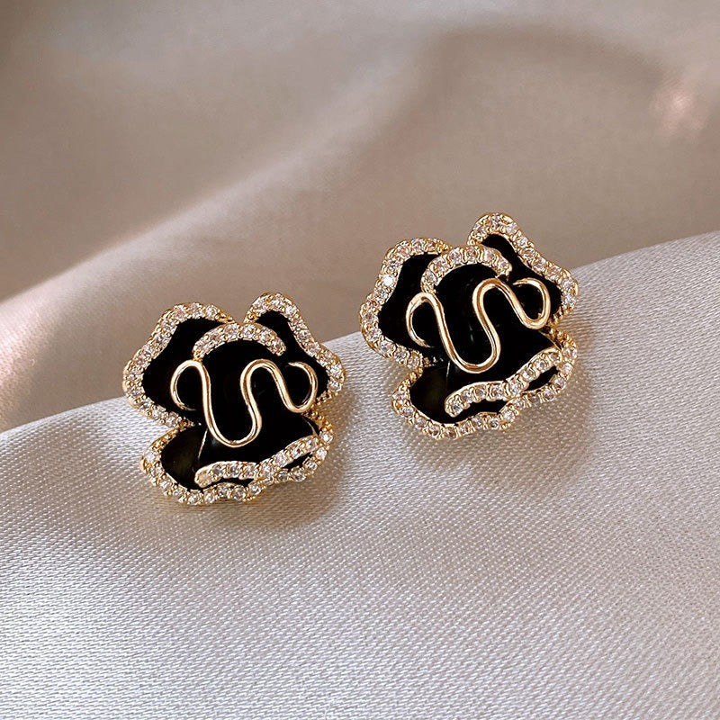 Noor – Ohrringe Schwarzer Lotus Elegant in Gold