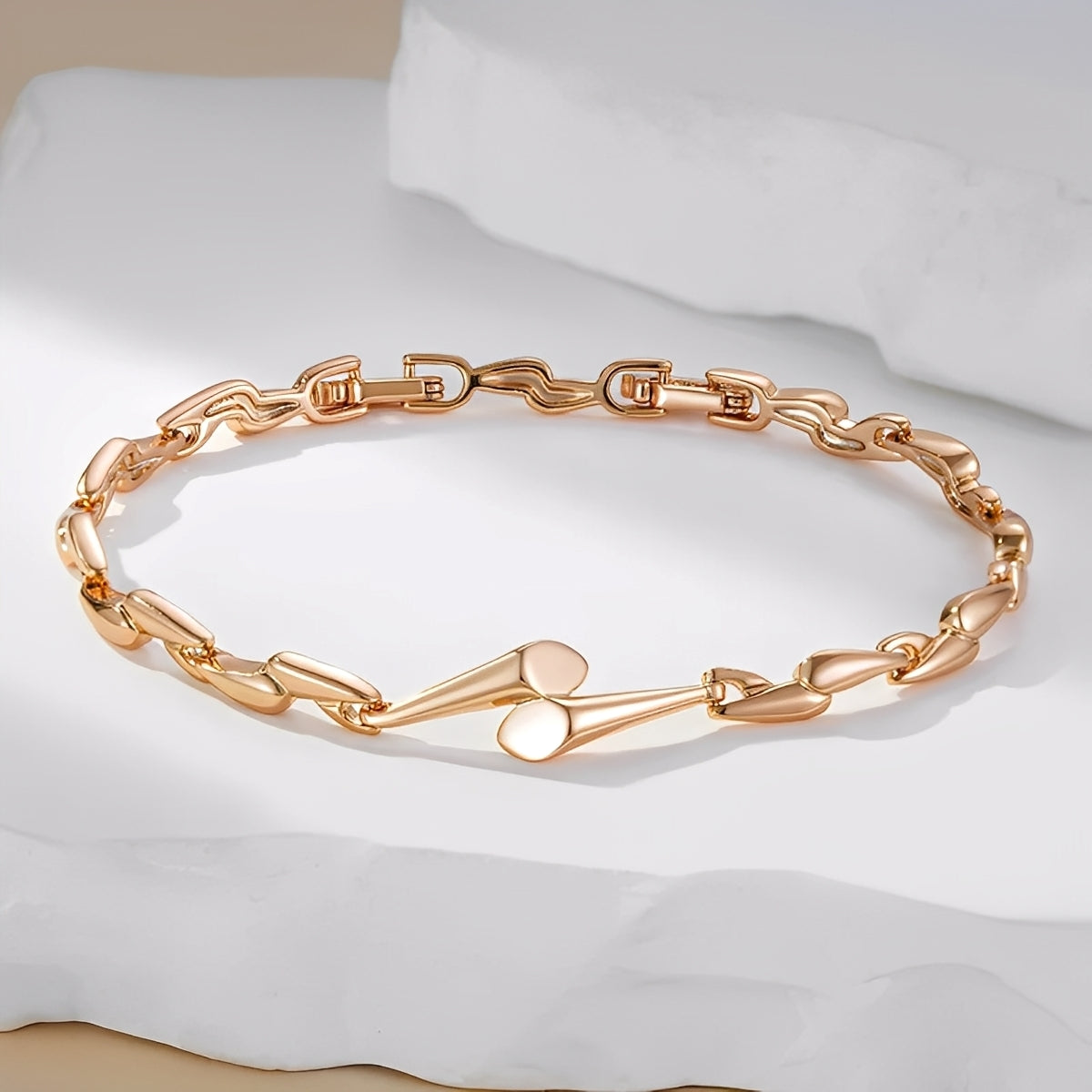 Lina – Elegantes Armband in Gold