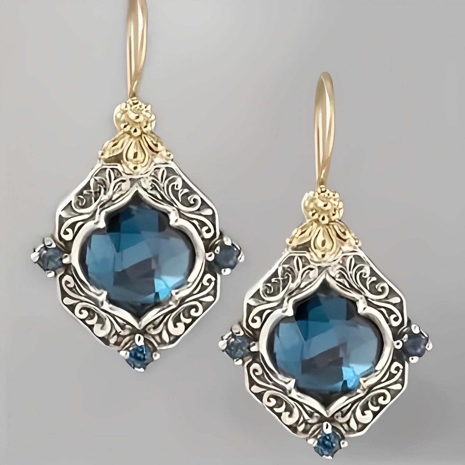 Estelle – Ohrringe Vintage in Gold und Silber mit blauem Kristall
