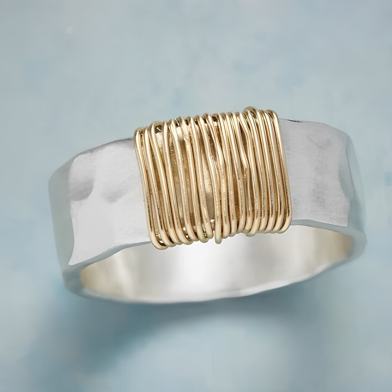 Leira – Silberner Vintage-Ring mit Goldenen Details im Faden