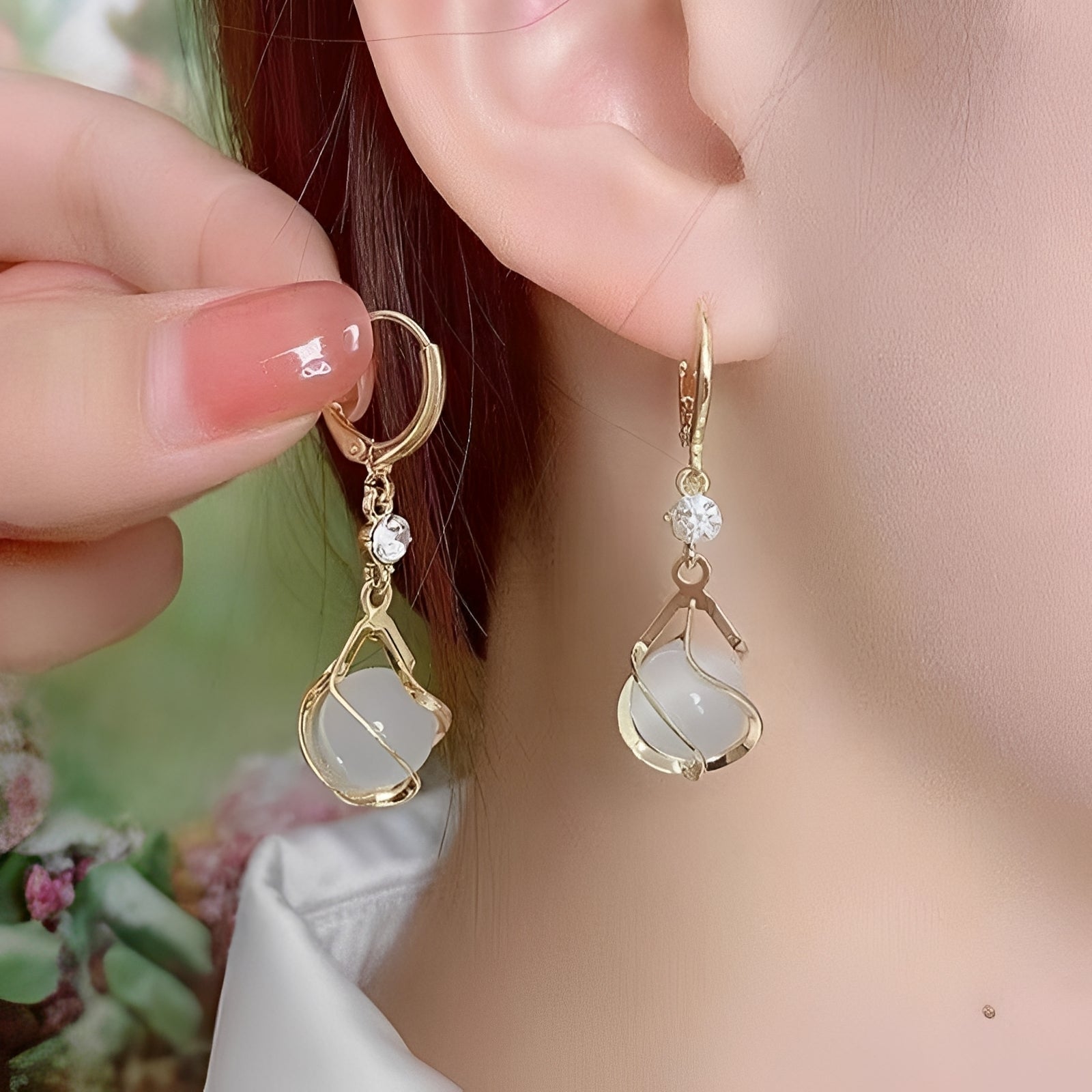 Lyra – Ohrringe mit Glanz von Weißem Opal