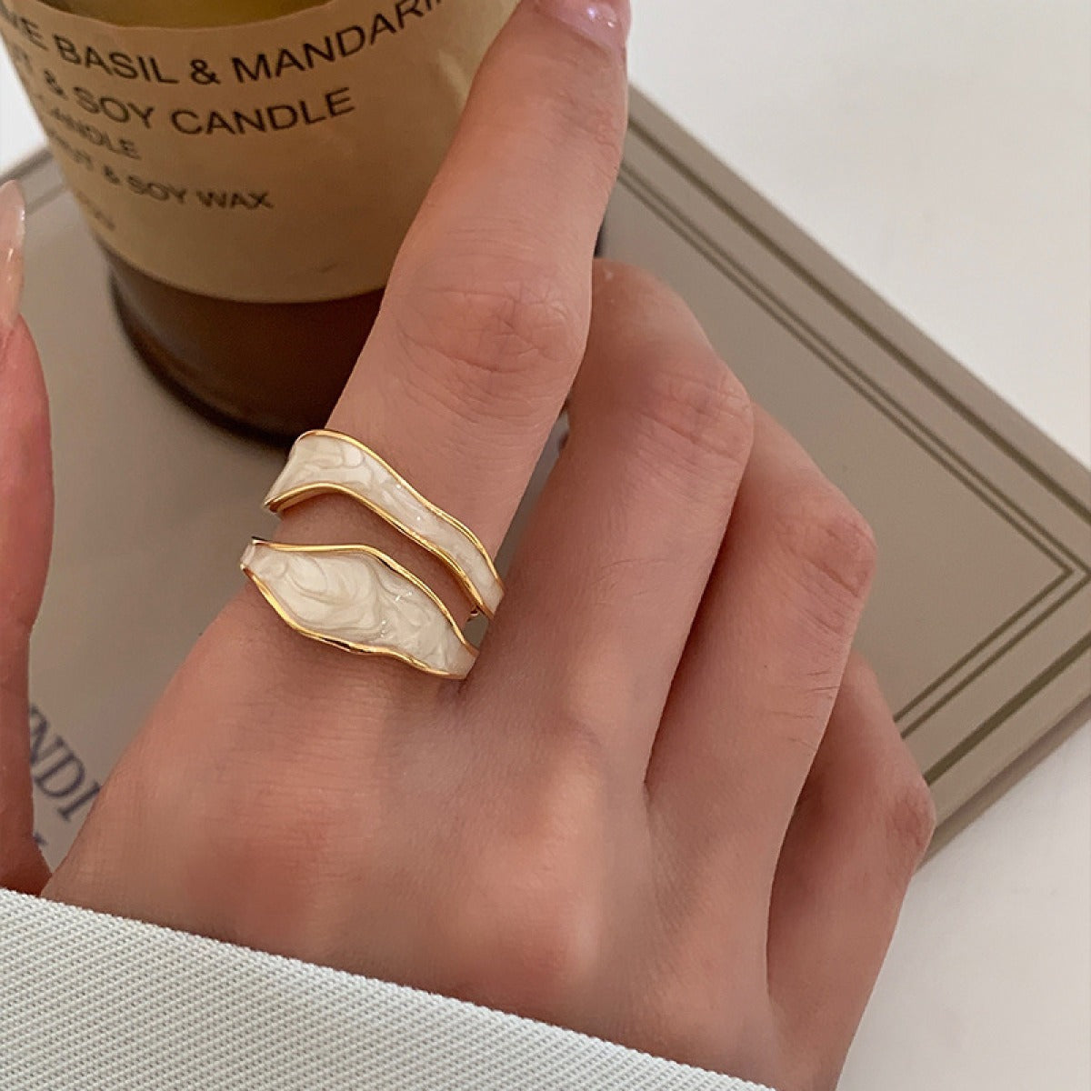 Bria – Vintage-Ring in Weißgold