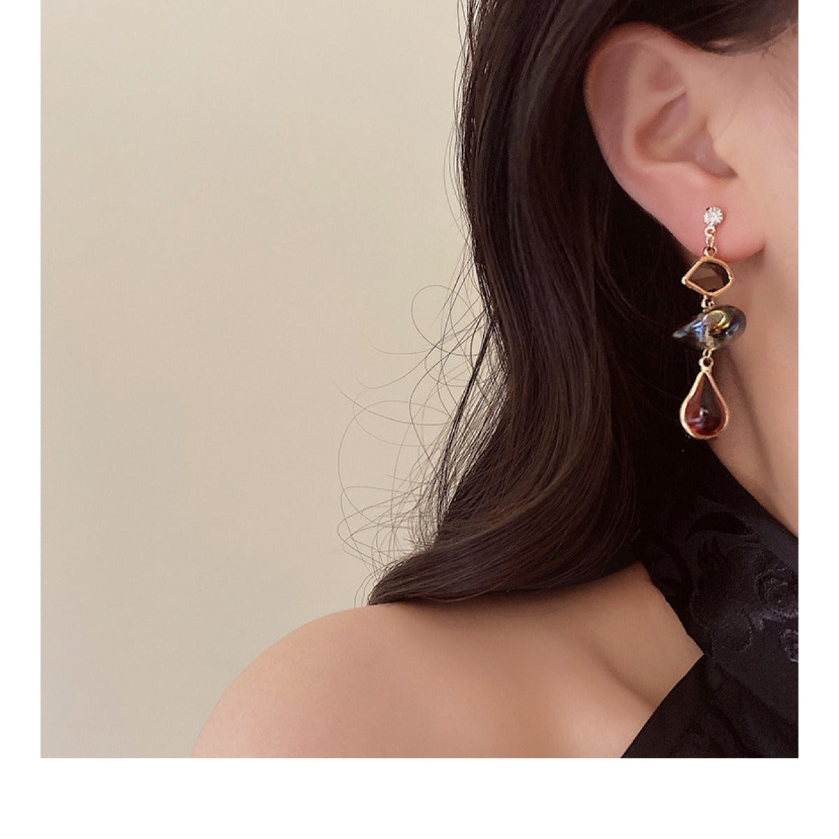 Iris – Asymmetrische Hängende Ohrringe Hand & Steine