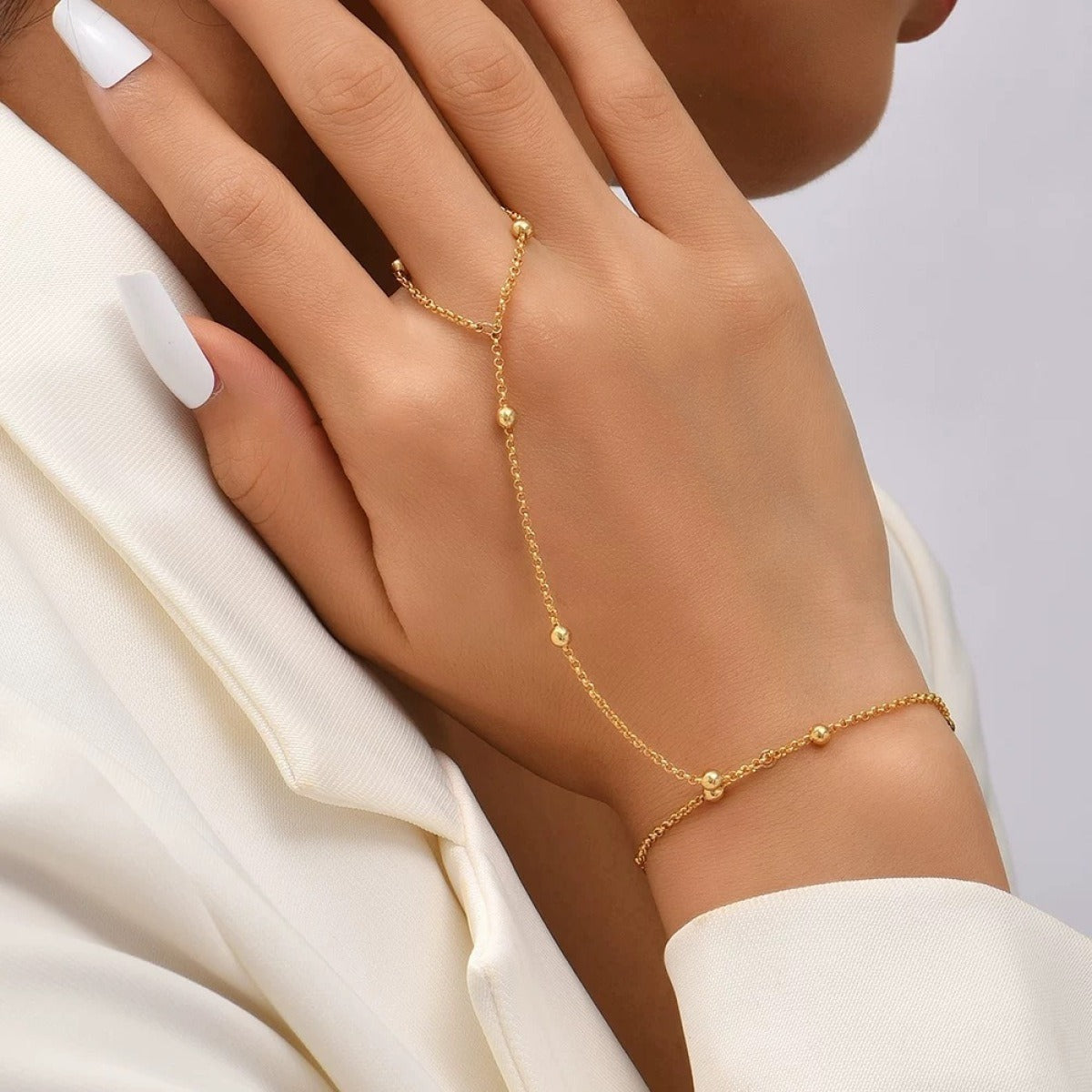 Lisa – Armband Kette Perlen und Handschuhe