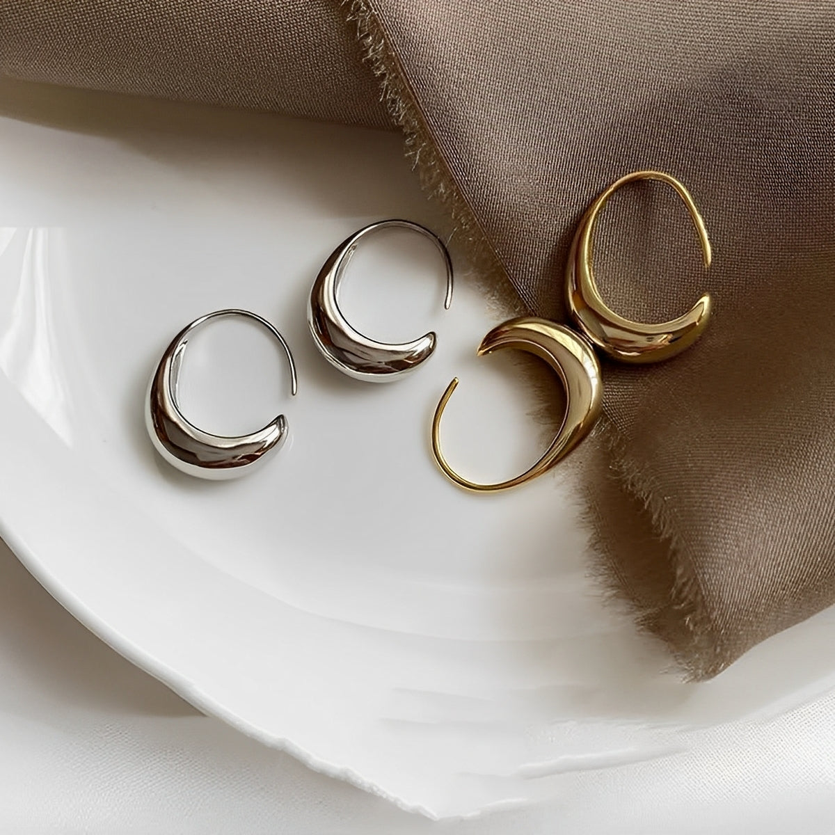Almera – Luxus Goldene Ohrringe