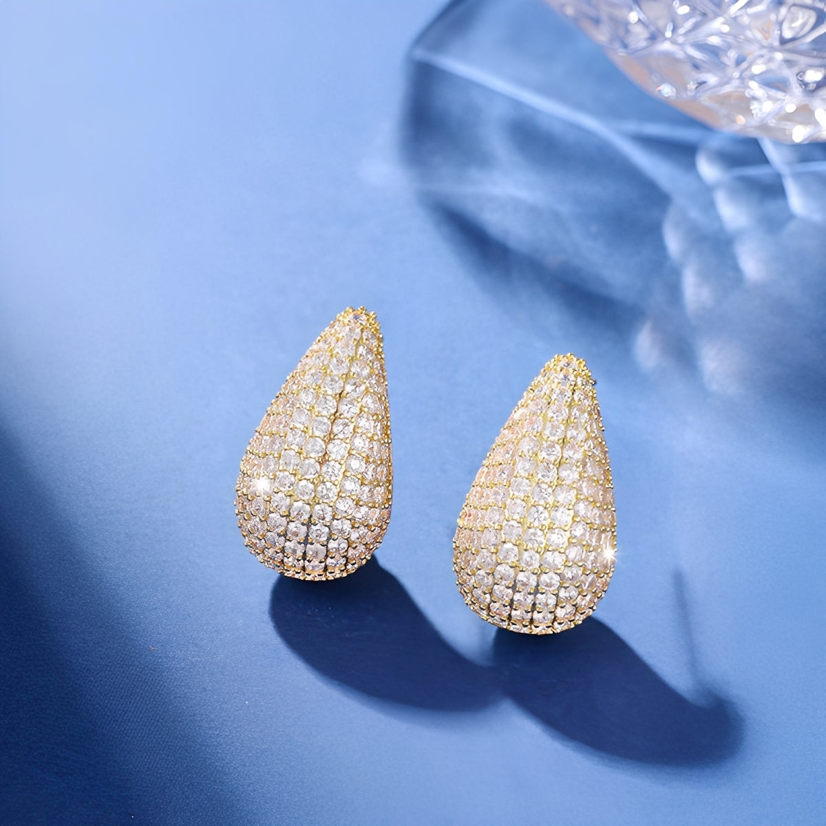 Elly – Ohrstecker aus Zirkon und Kupfer