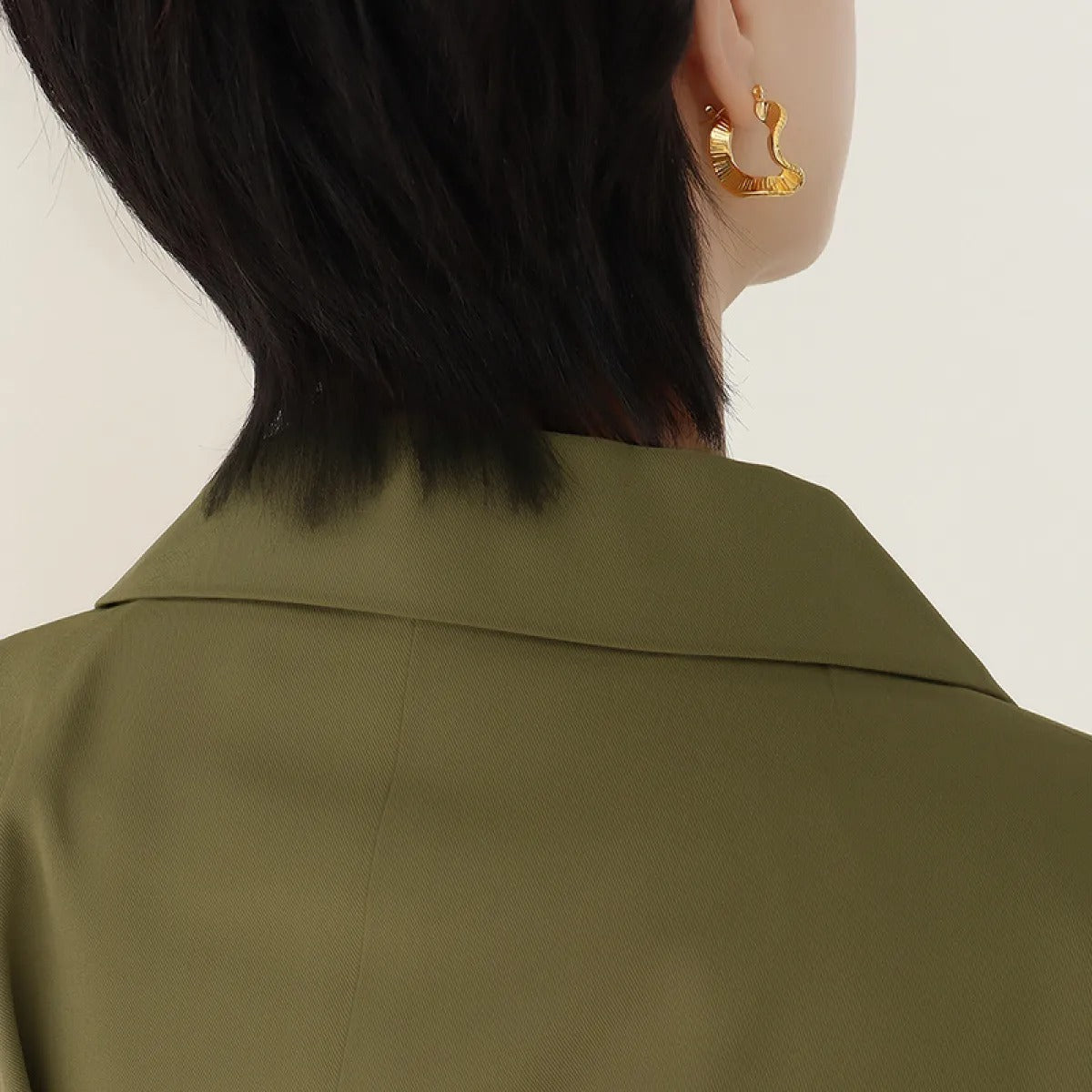 Alba – Ohrringe mit Wellendesign aus Titanstahl