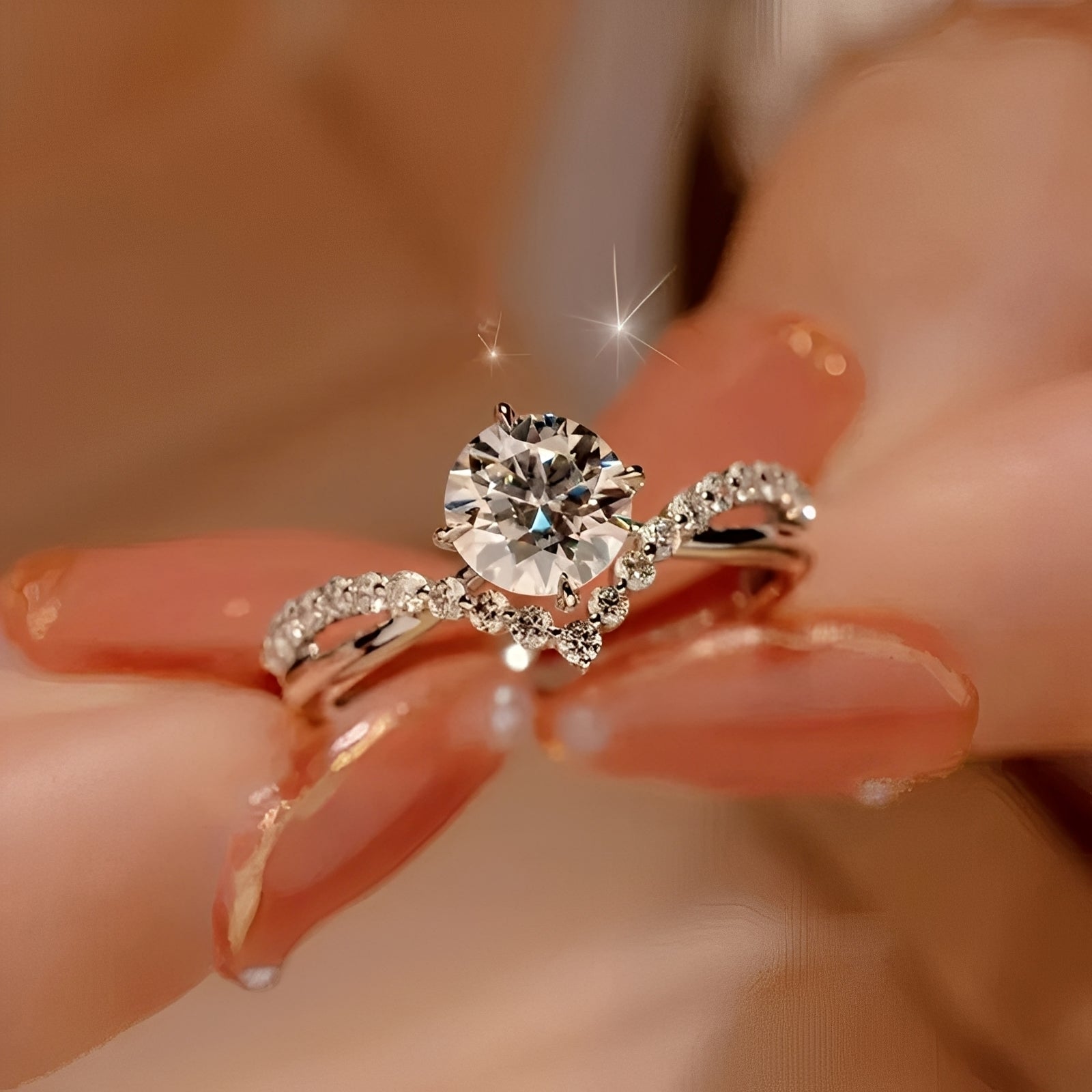 Eila – Verzaubernder Ring mit Weißem Kristall