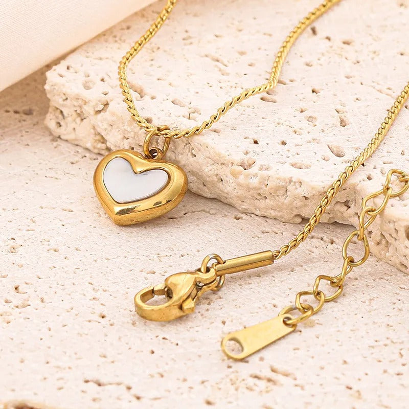 Neréa – Herz-Halskette aus Perlmutt