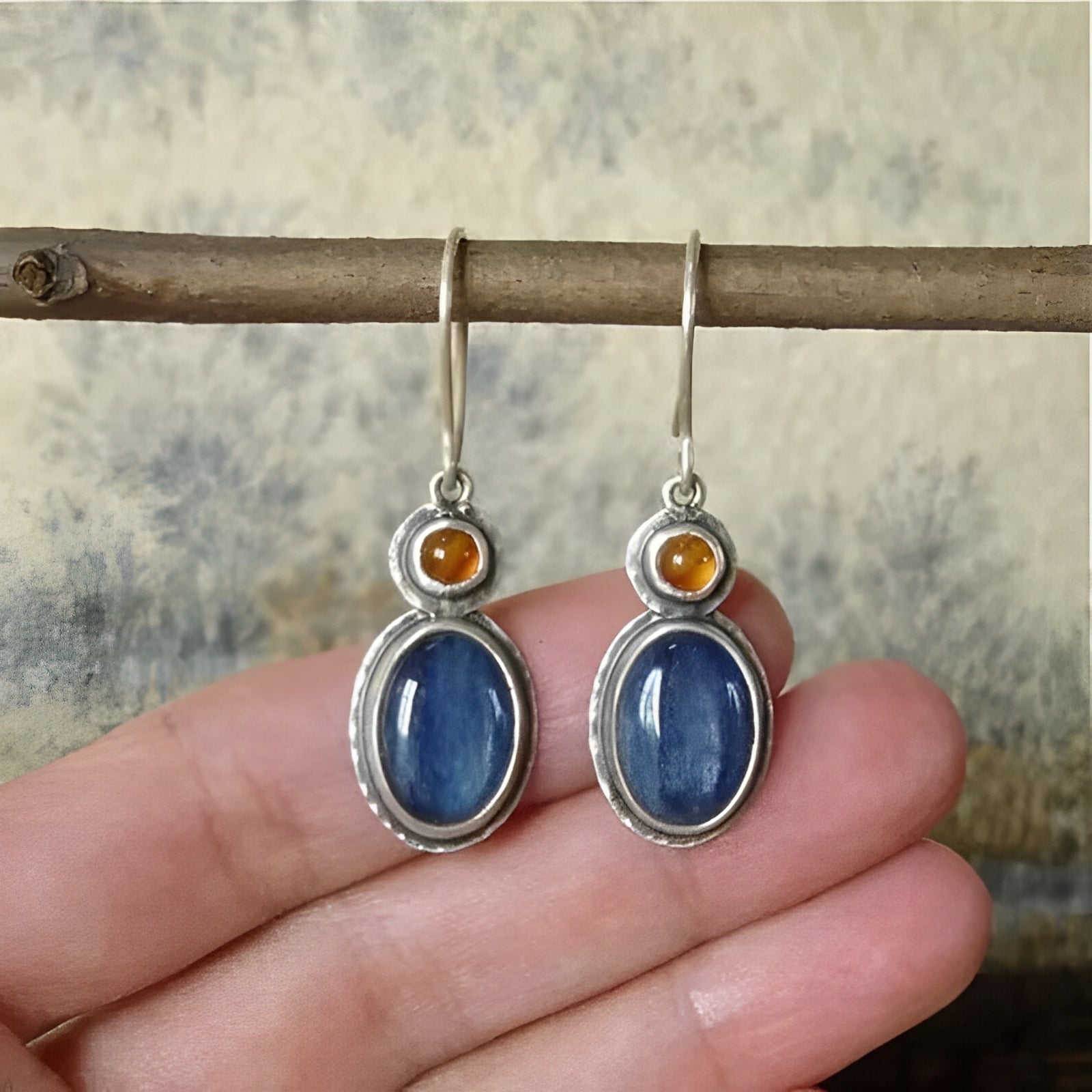 Gwen – Vintage-Ohrringe mit blauen Kristallen