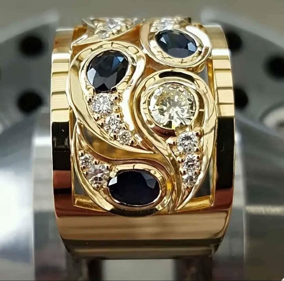 Elina – Vintage Goldener Ring mit Zirkon Verziert