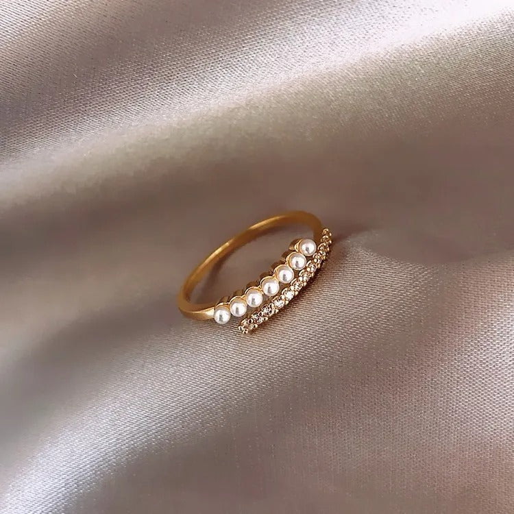 Alina – Einstellbarer Chic-Ring in Gold & Zirkon