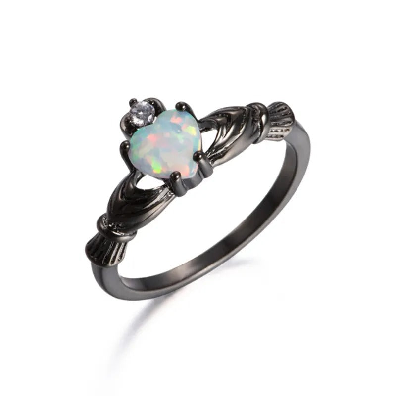 Meryl – Ring Herz aus Weißem Opal