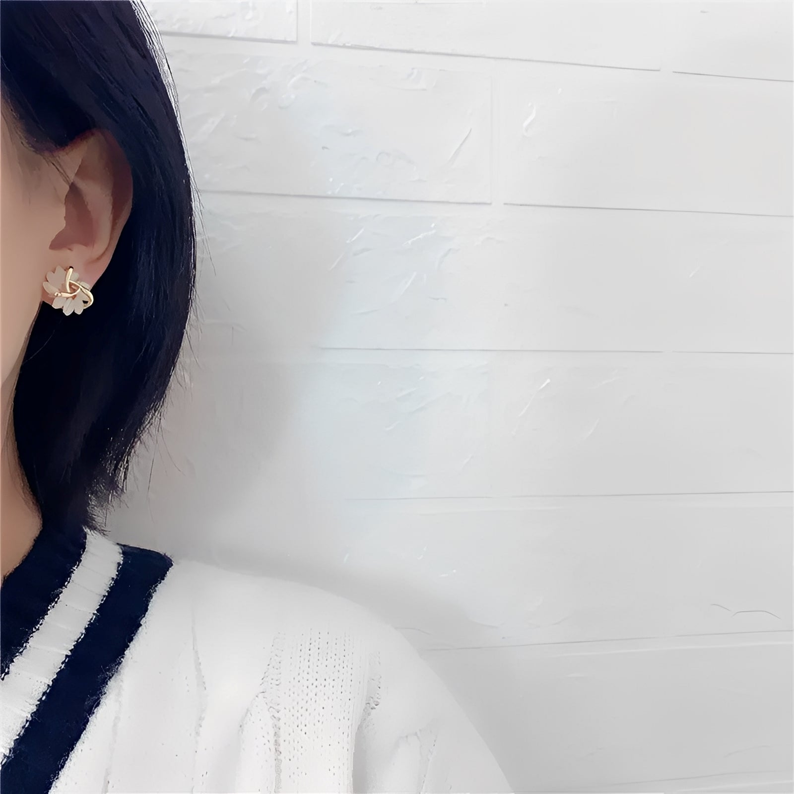 Elisse – Zeitlose Ohrringe Gold & Weißer Opal
