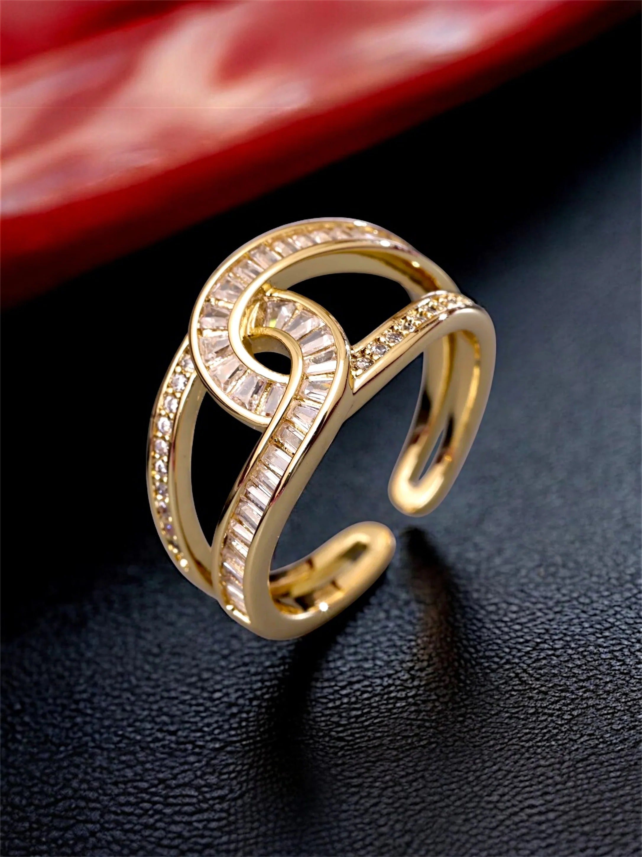Noa – Eleganter Ring mit Goldener Schleife