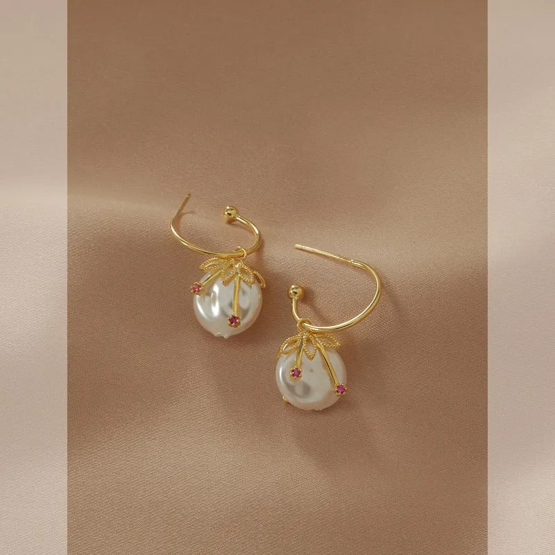 Cléa – Vintage Kirsche Ohrringe in Gold & Perle