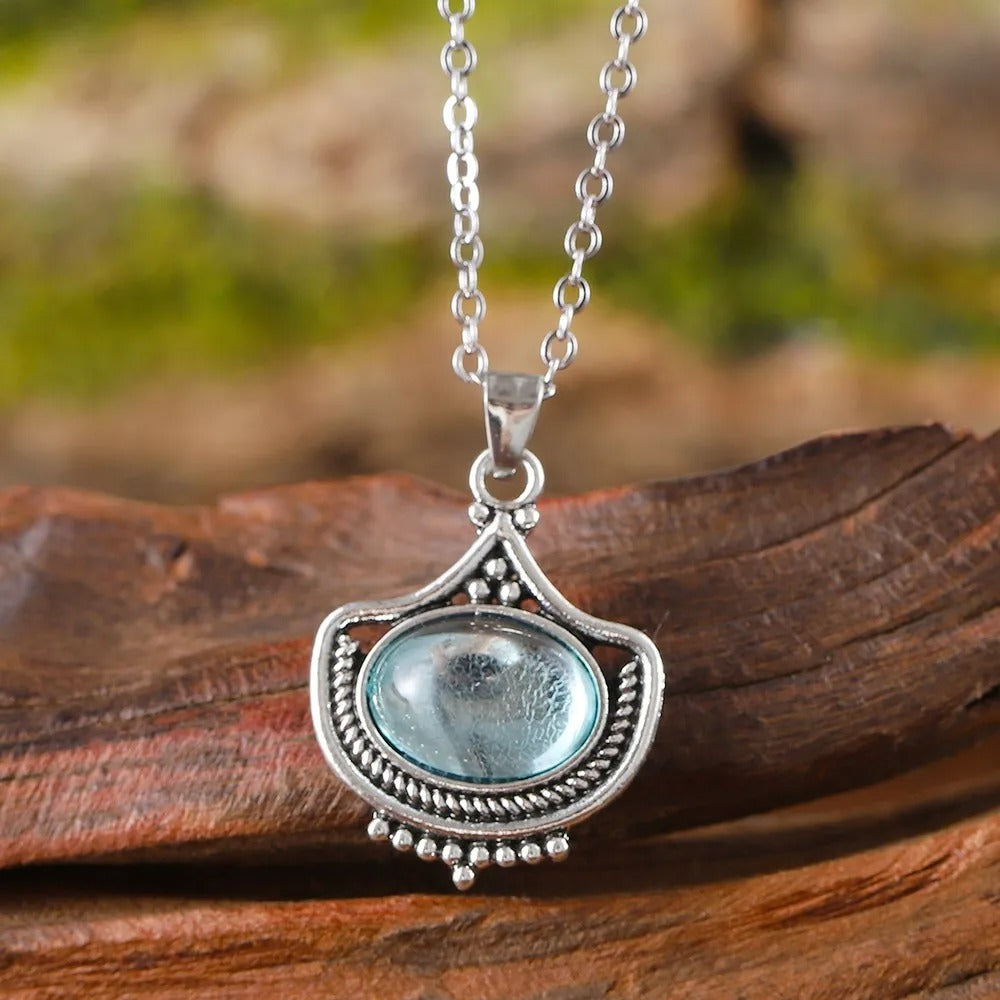 Kaila – Collier Vintage in grünem Stein