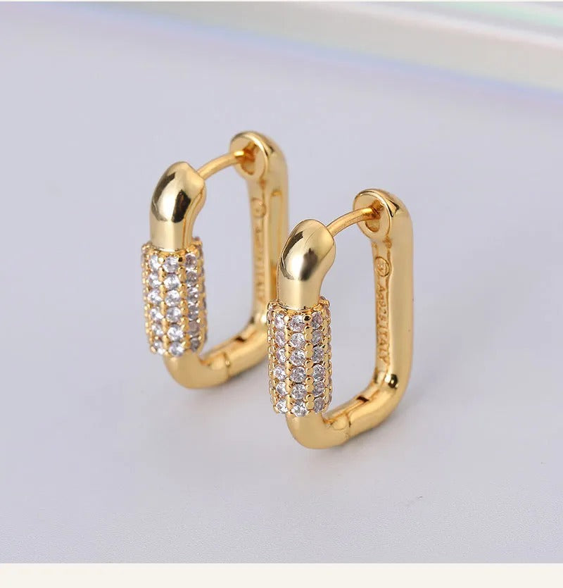 Stacey – Quadratische Ohrringe mit Zirkoniapflaster