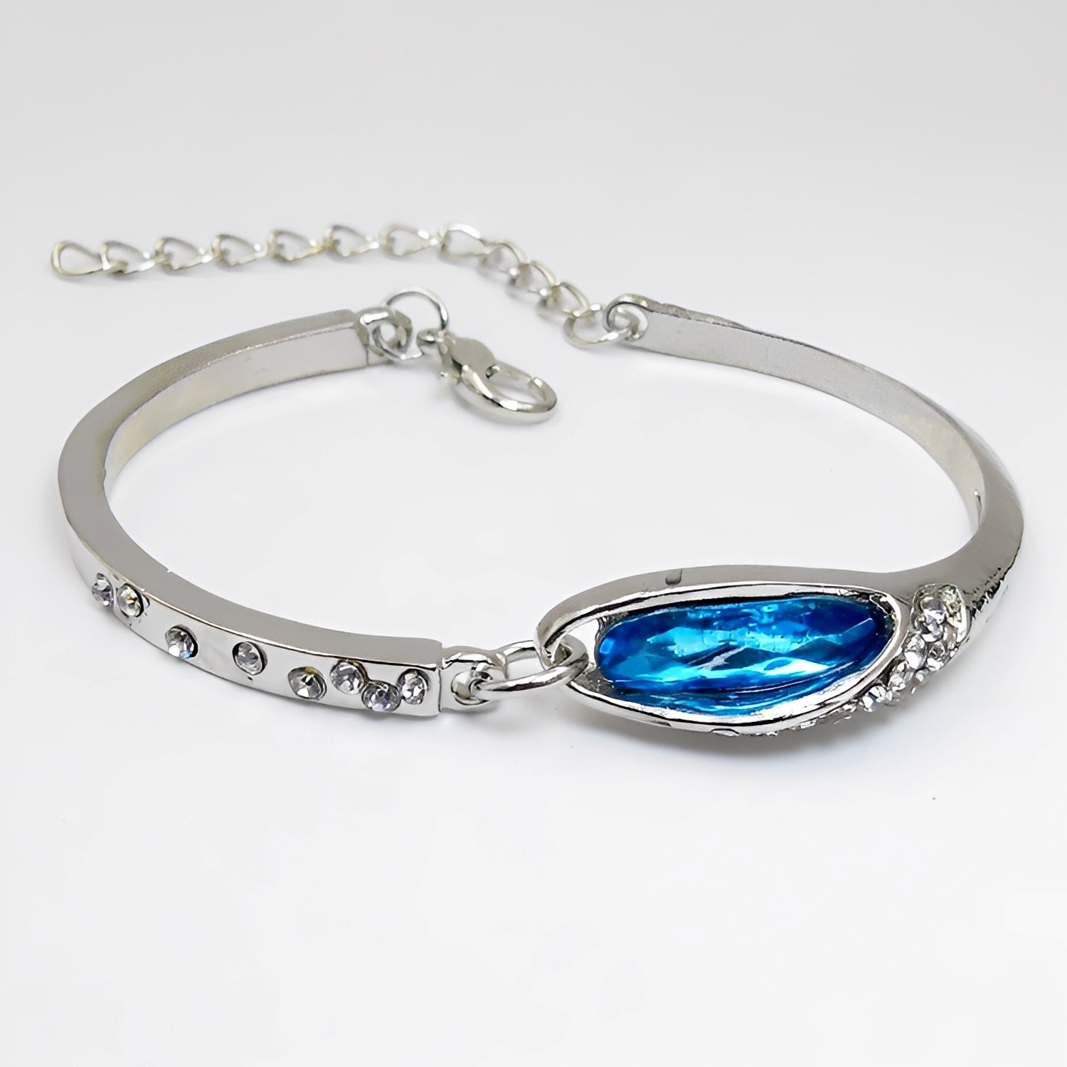 Miku – Schickes Armband Verziert mit Saphiren