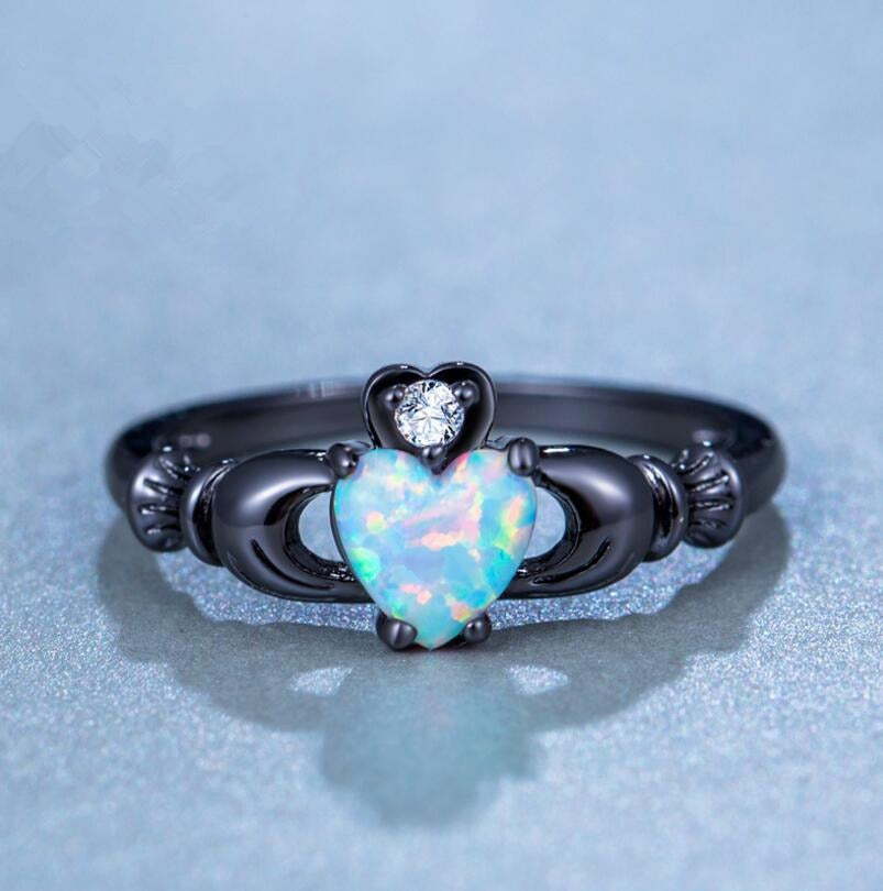 Meryl – Ring Herz aus Weißem Opal