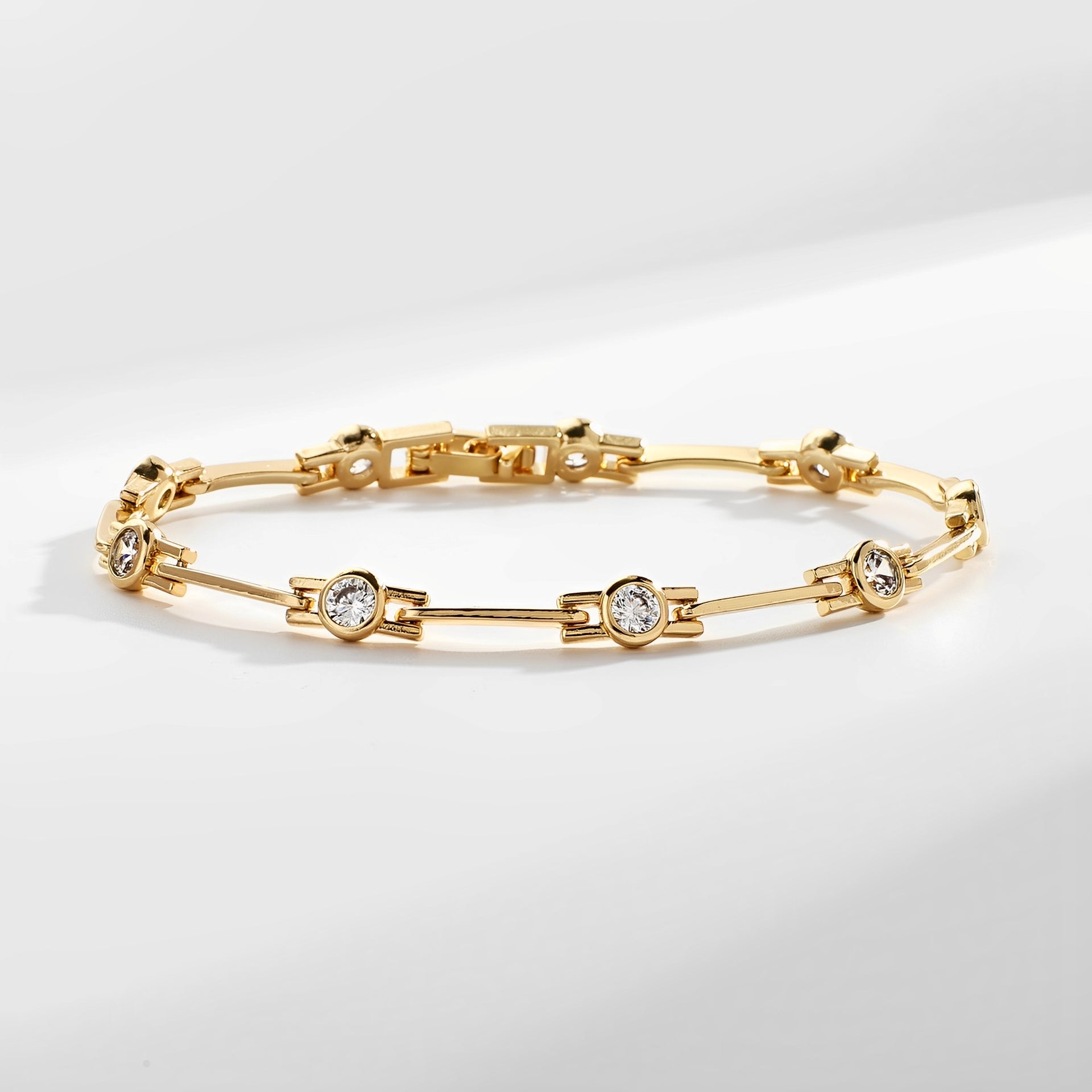 Lucía – Elegantes Goldarmband mit Zirkonia