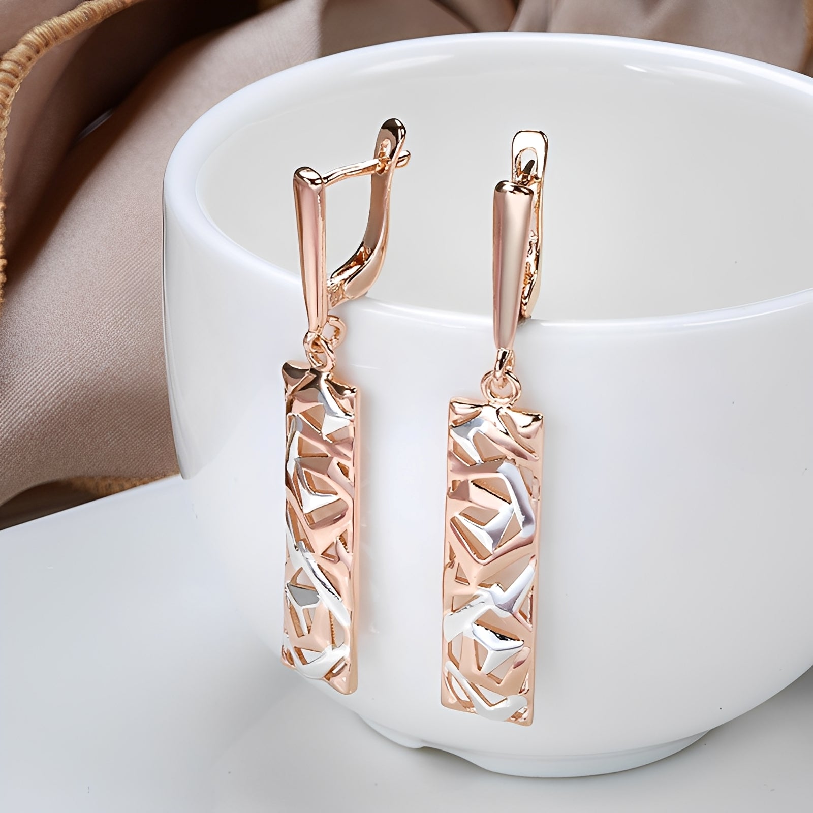 Simone – Rechteckige Elegante Ohrringe in Gold und Silber