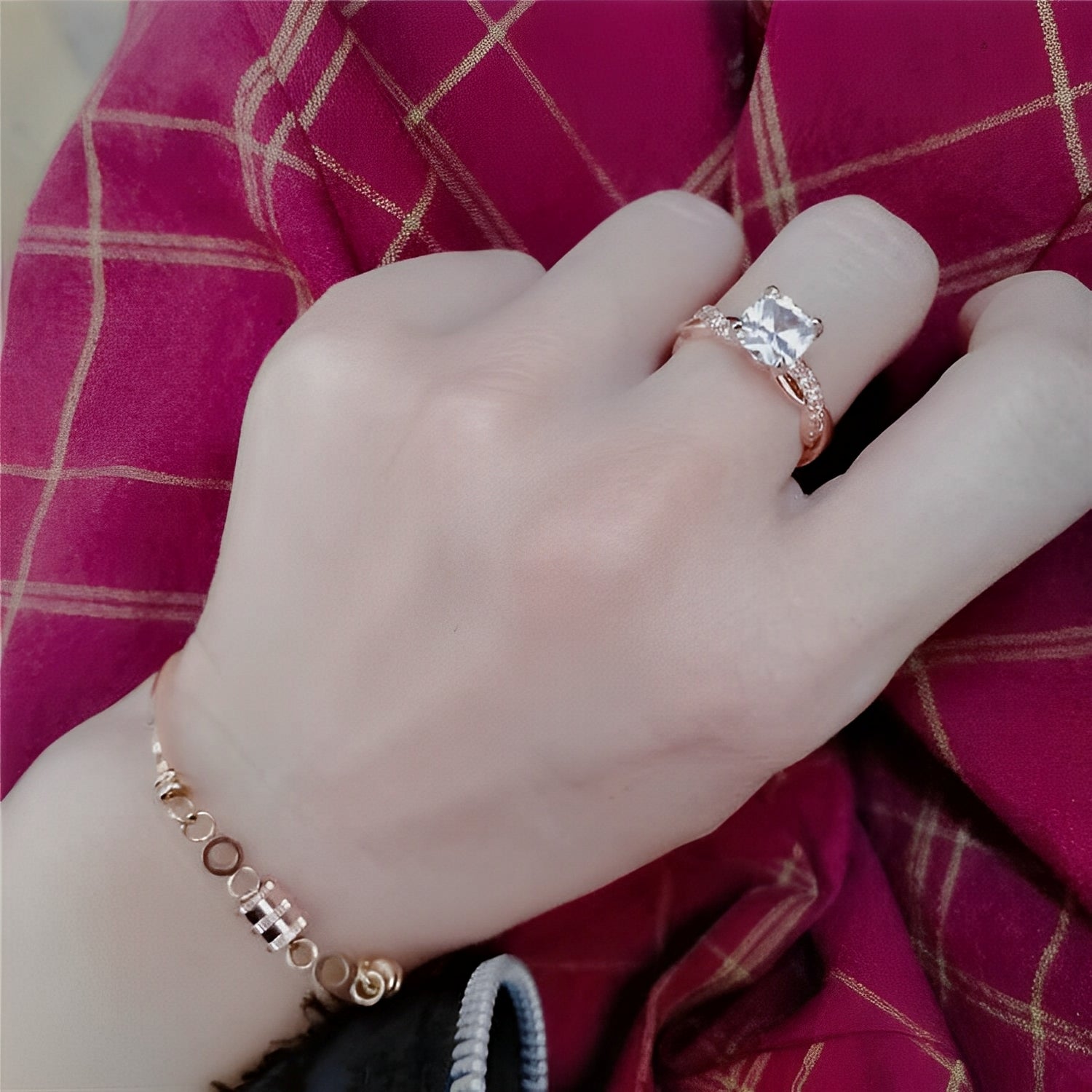 Zayna – Vintage Geflochtener Ring mit Heller Zirkonia
