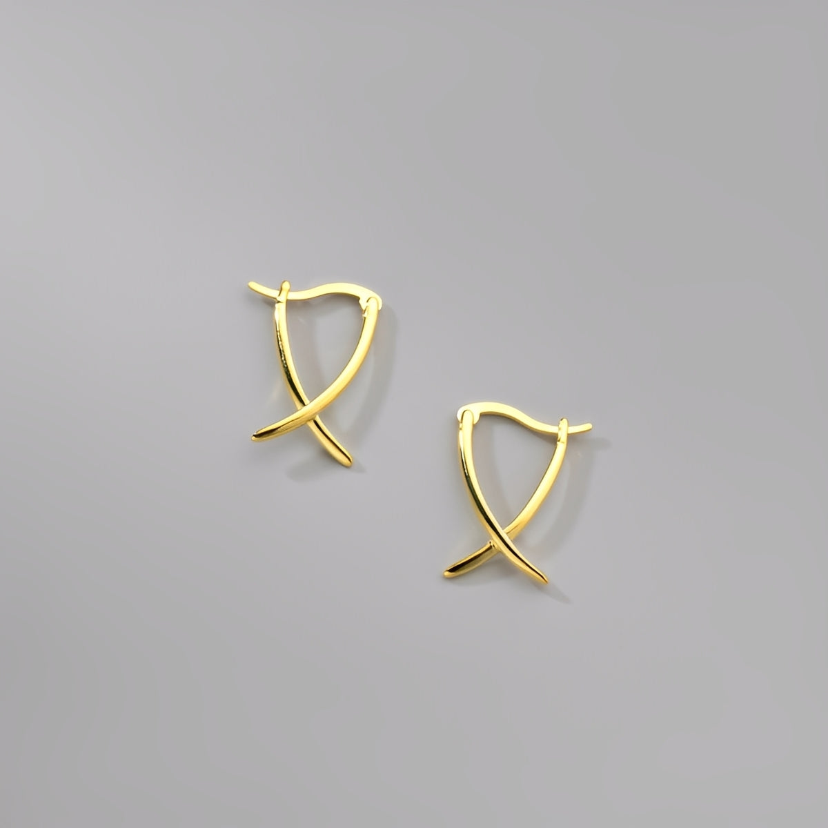 Vanny – Kreuz-Ohrringe aus elegantem Gold