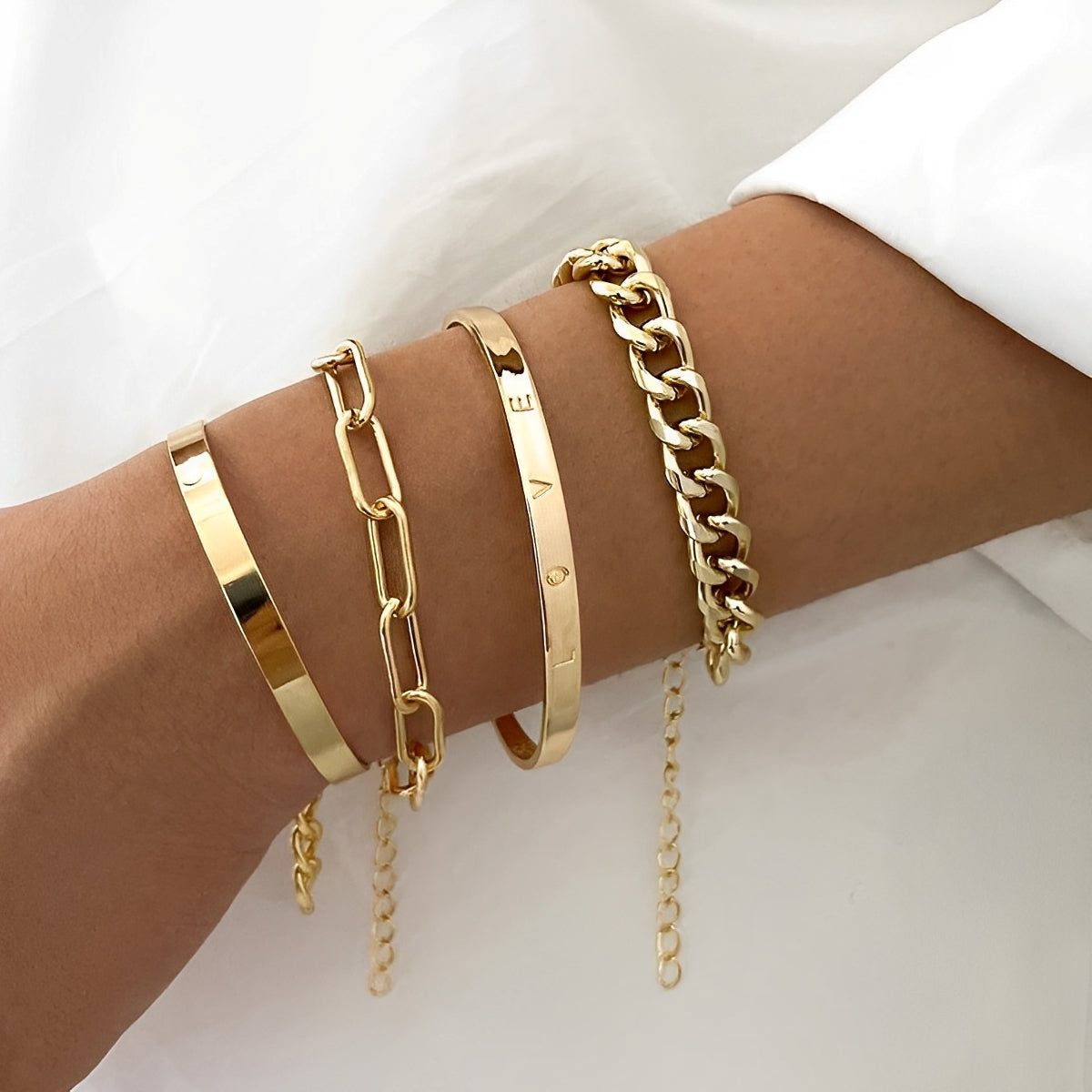 Elari – Set von 4 Eleganten Armbändern für Handgelenk