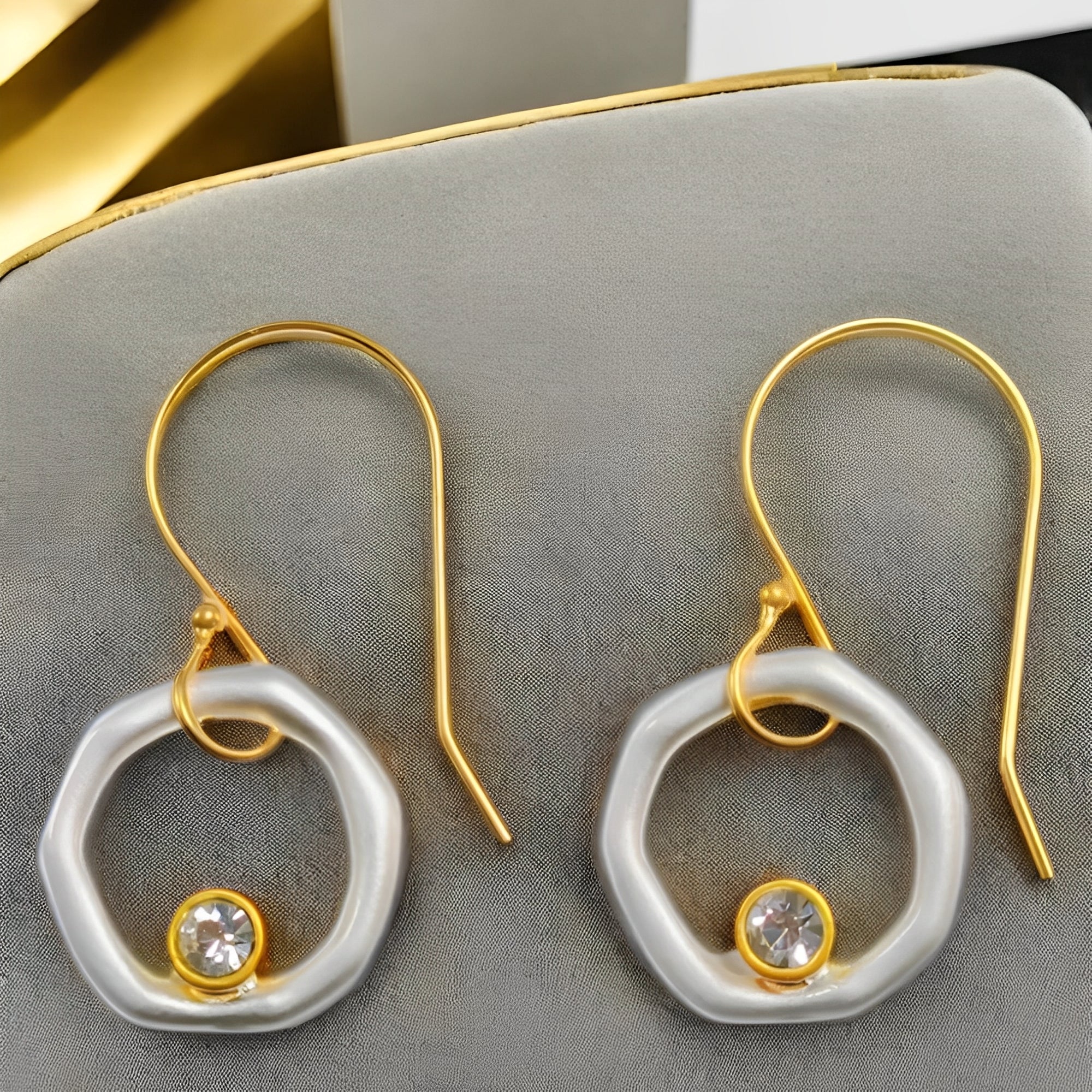 Vanya – Vintage-Ohrringe in Gold und Silber mit Zirkonia