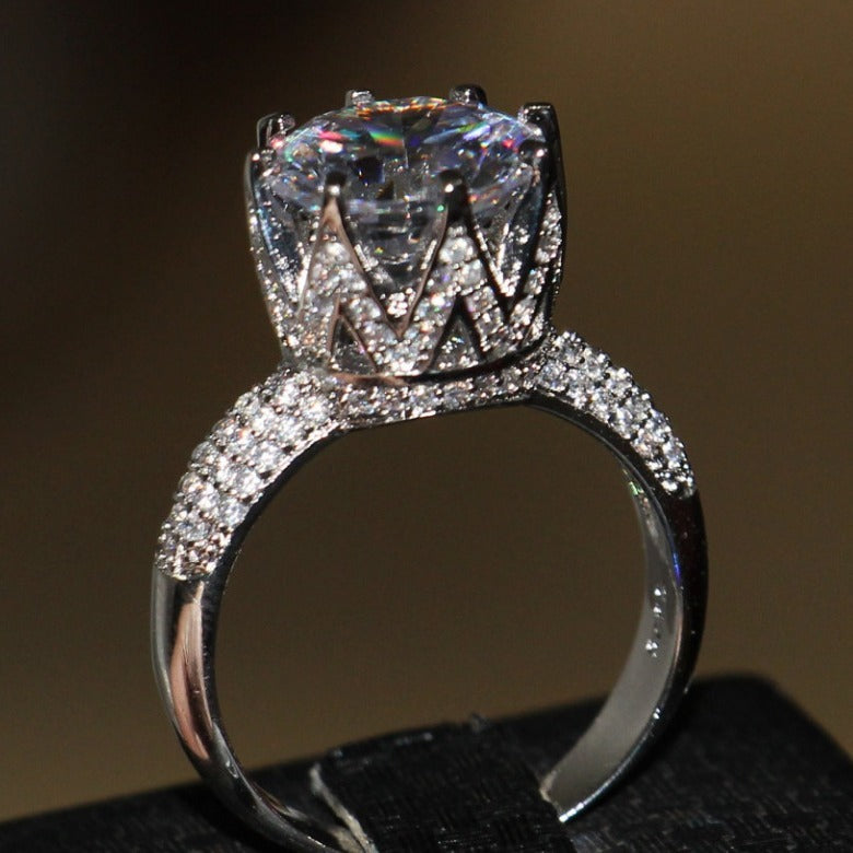 Herna – Eleganter Ring mit Weißer Topas 8ct