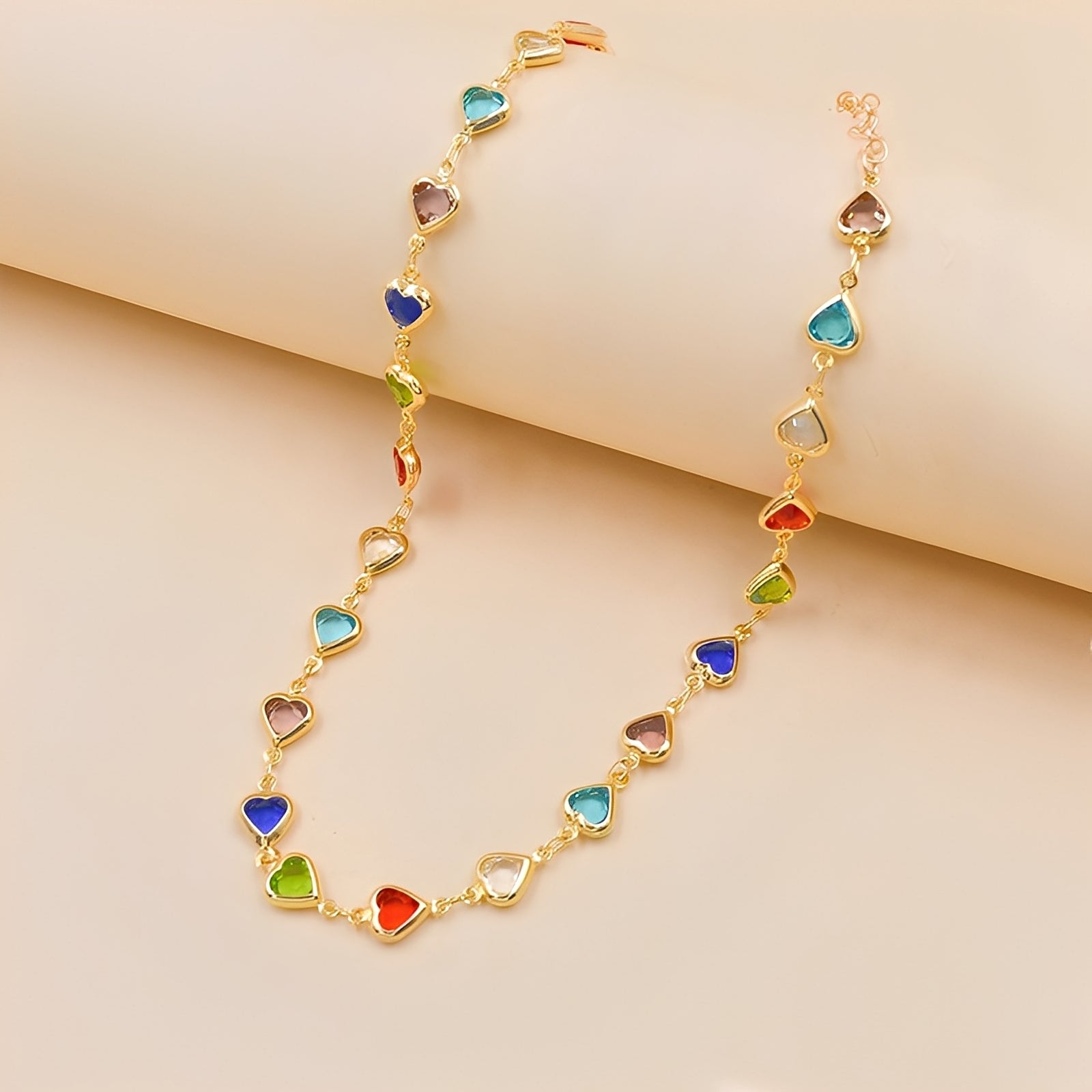 Amara – Collier von Herzen aus Multicolor Kristall