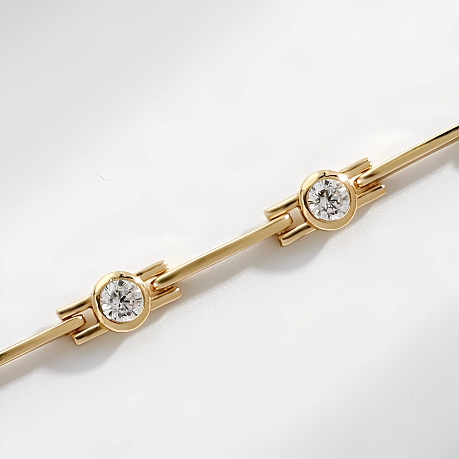Lucía – Elegantes Goldarmband mit Zirkonia