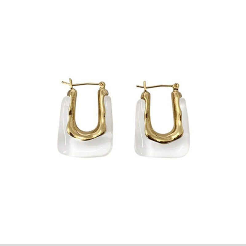Nami – Goldene Ohrringe mit Stein