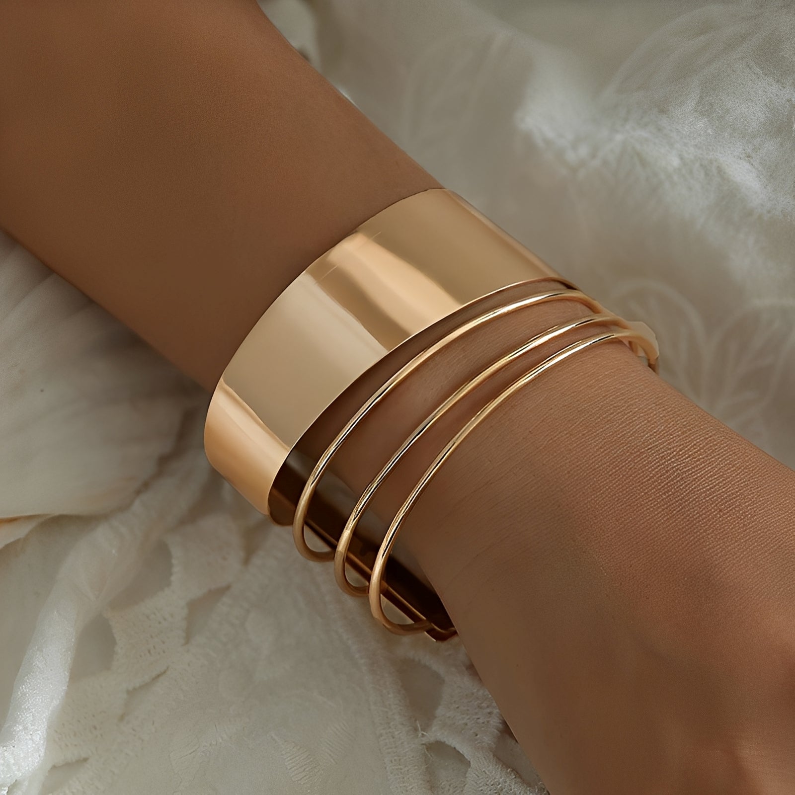 Camille – Klassisches Vintage-Armband in Gold