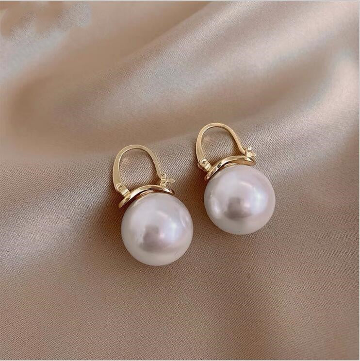 Dione – Creolen Perle & Gold im Zeitlosen Stil