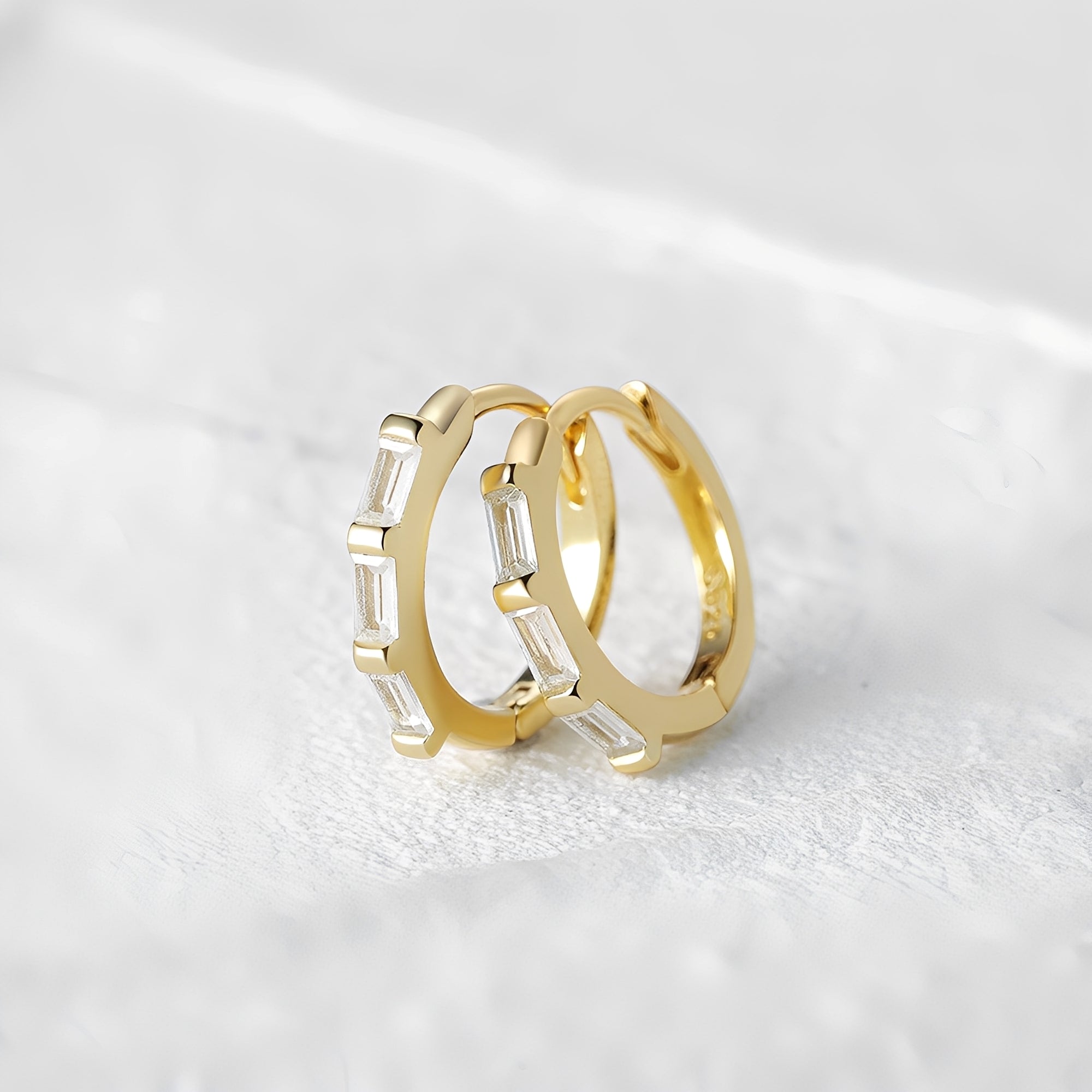 Leana – Kreolen Mini Kristalle Funkelnd