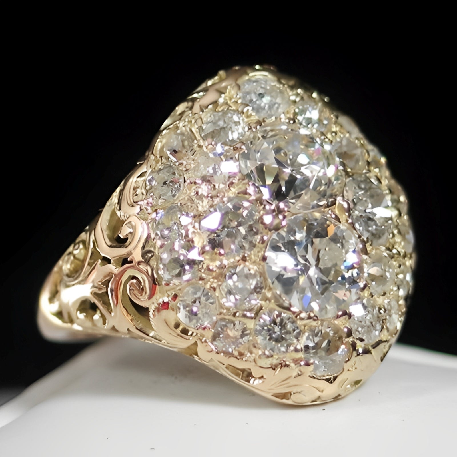 Nessa – Vintage Abgerundeter Ring in Glänzendem Gold