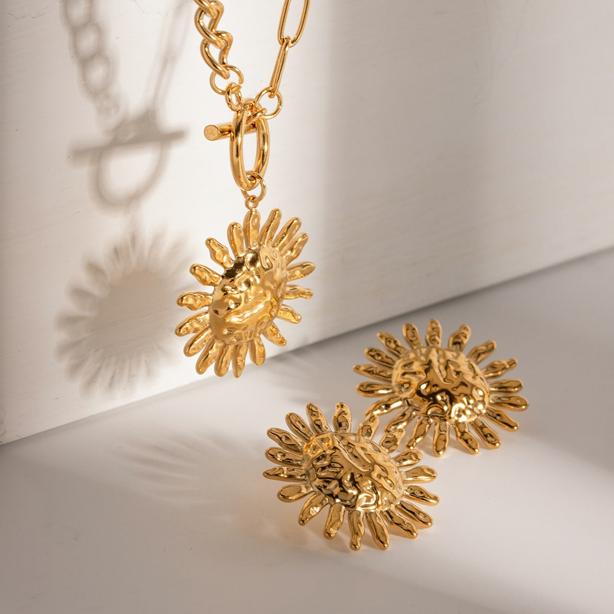 Milly – Statement Halskette Goldene Sonnenblumenblume