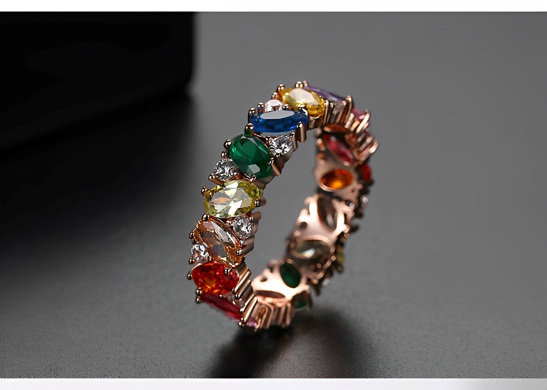 Dalia – Vintage-Ring mit mehrfarbigen Zirkonia