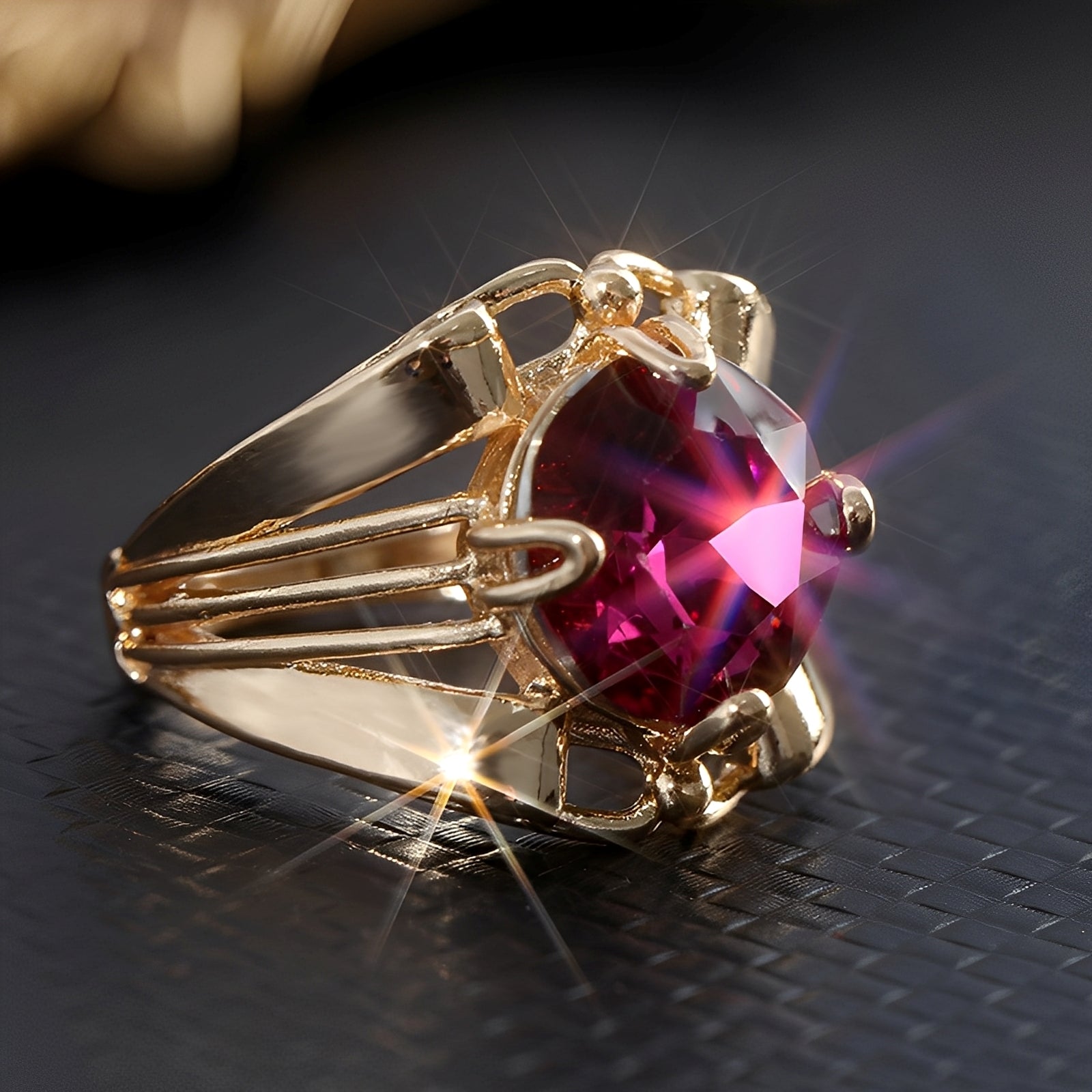 Mikha – Vintage Ring aus Gold mit Granatstein