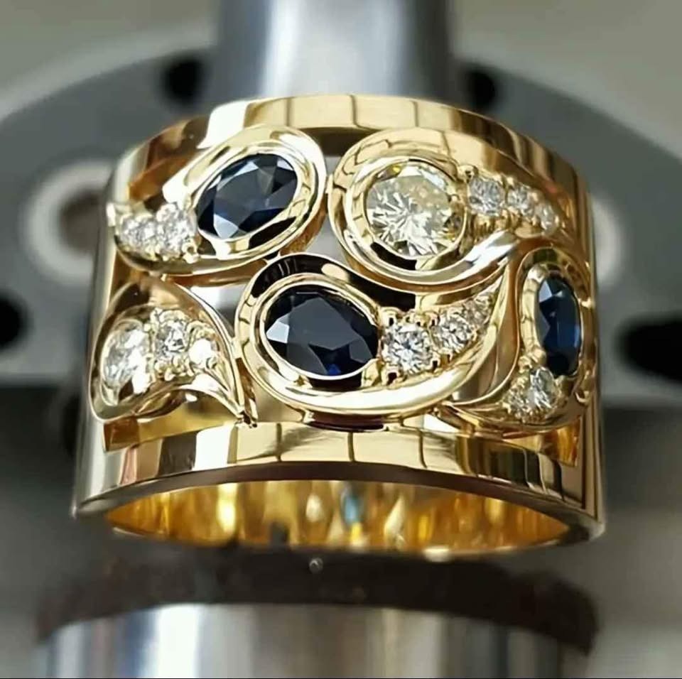 Elina – Vintage Goldener Ring mit Zirkon Verziert