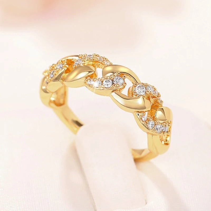 Gina – Eleganter Tangled-Ring in Gold