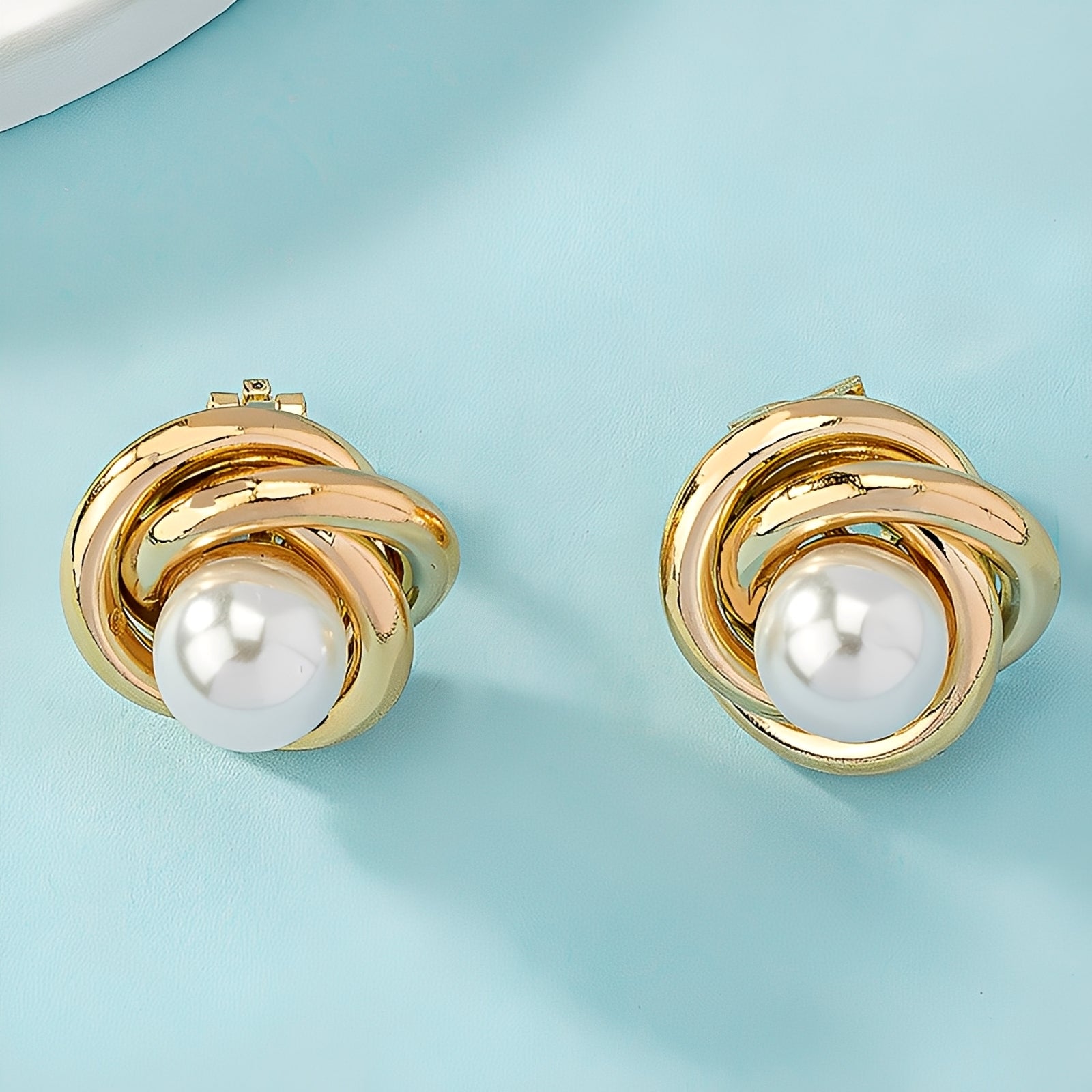 Krisna – Elegante Ohrringe aus Gold mit Perlen