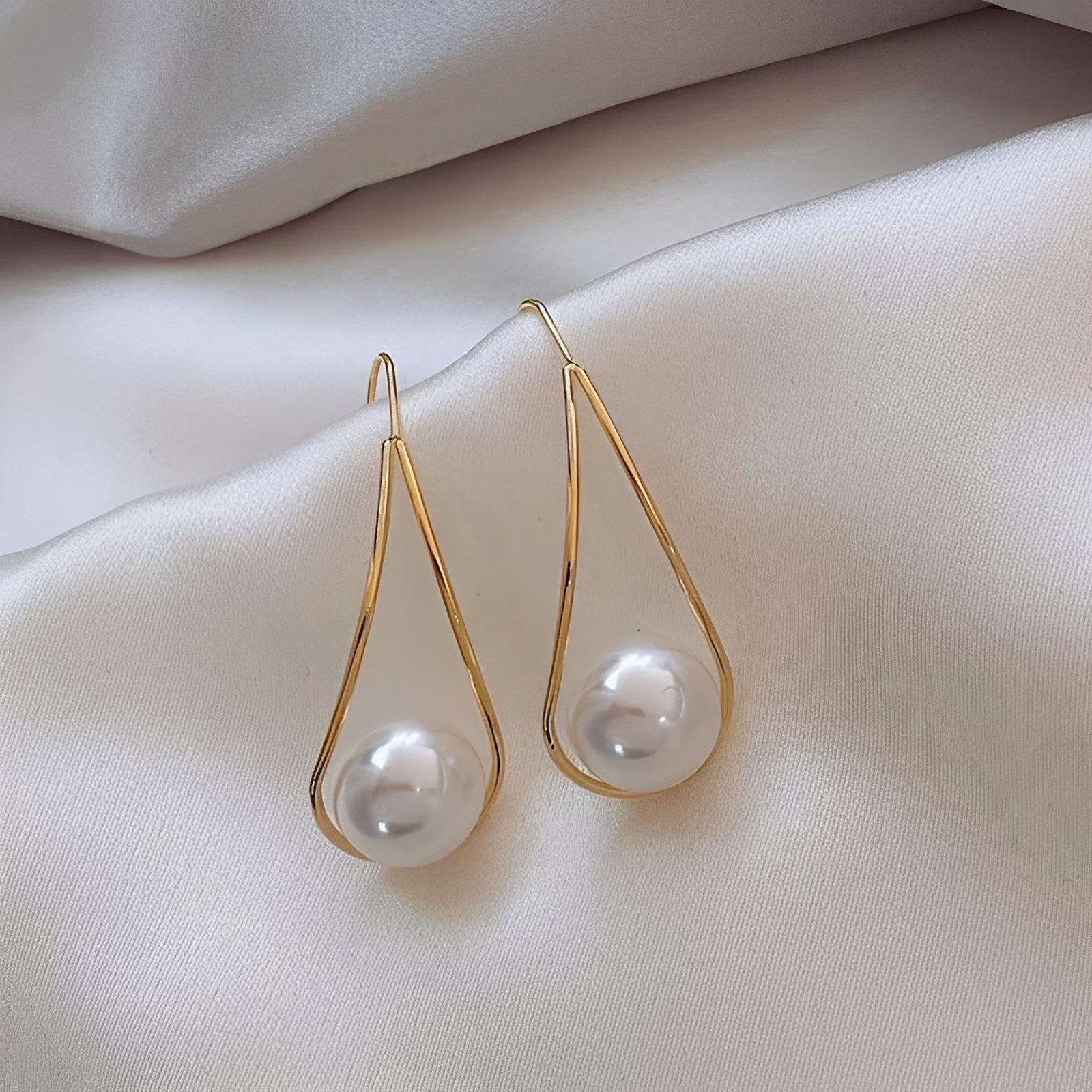 Cameron – Ohrringe Goldene Perlen Hängend